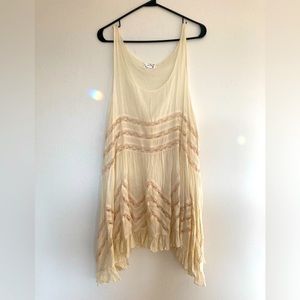Beautiful lace and linen dress. Very soft and comfortable perfect for summer.